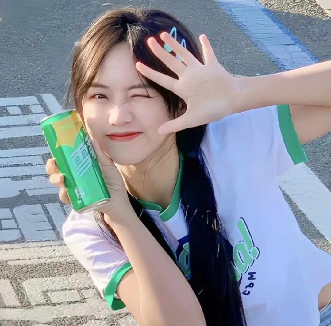 会画少年的天空